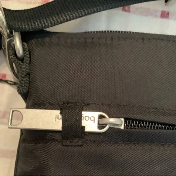 baggallini crossbody bag - Picture 9 of 12